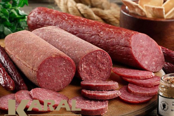 طرز تهیه سوسیس خانگی در کارگاه آشپزی کارال